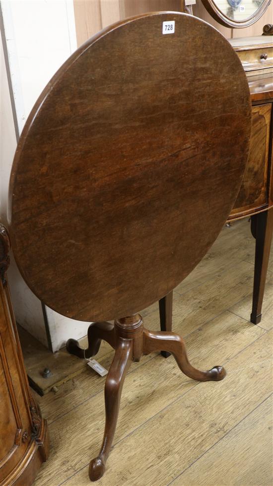 A George III mahogany tilt-top table, W.71cm